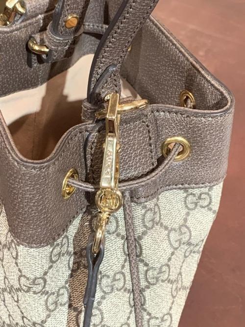 グッチのGGスモールバケットバッグ