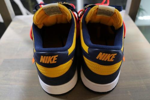 ナイキ x オフホワイトのスニーカー