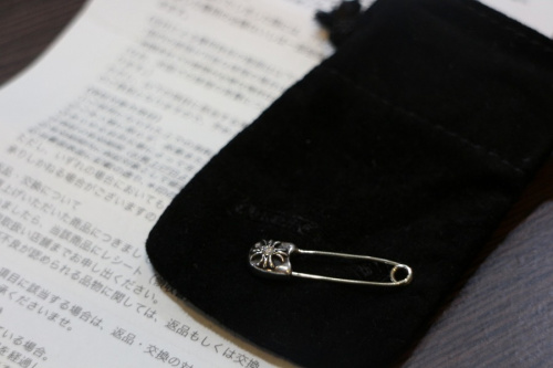 レアアイテムのCHROME HEARTS