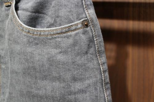 シオタのデニムパンツ