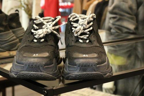 BALENCIAGAのバレンシアガ