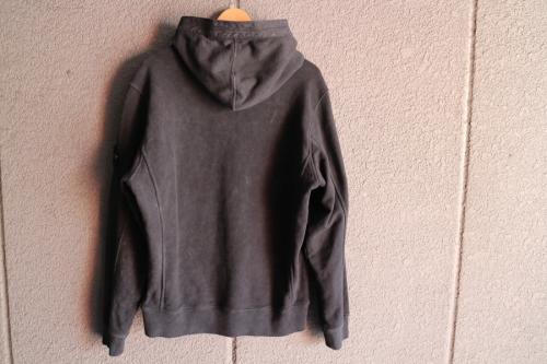 シュプリームのSTONE ISLAND