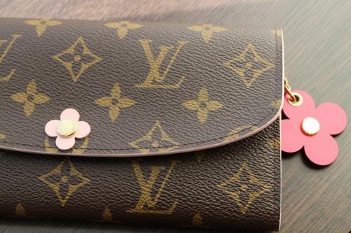 ルイ ヴィトン　のポルトフォイユ・エミリー