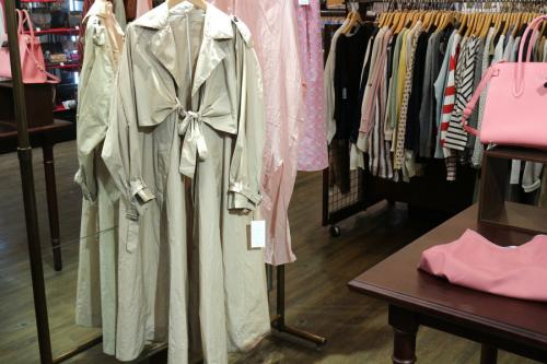 ナイロントレンチコートのレディース