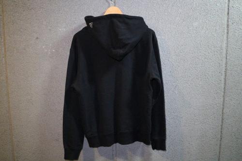 ヨウジヤマモト×ニューエラのトレーナー