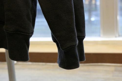 ロゴパーカーのロゴフーディ