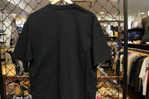 バレンシアガのロゴ T-シャツ