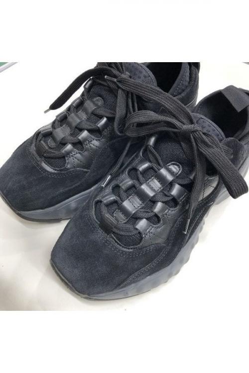 スニーカーの葛西