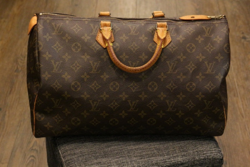 ラグジュアリーブランドのLOUIS VUITTON 　