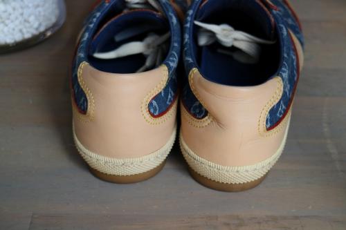 スニーカーのローカットスニーカー