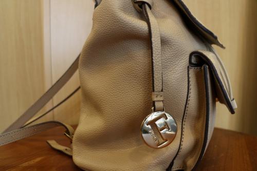 レザーミニリュックのバック