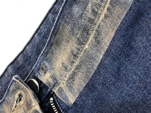 デニムパンツの葛西