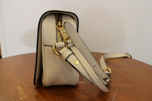 プラダのショルダーバッグ