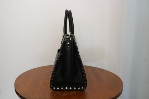 ヴァレンティノガラヴァーニのバッグ