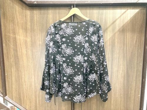 マメ クロゴウチのブラウス