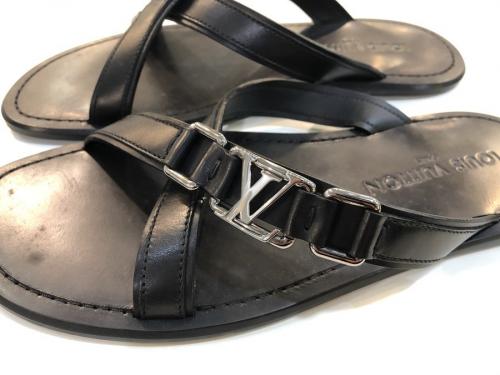 ルイ ヴィトン　のスニーカー