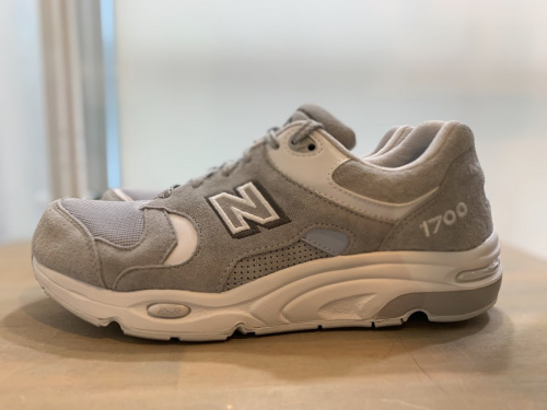 スニーカーのNEW BALANCE