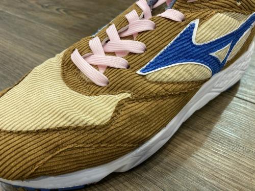 スニーカーの葛西