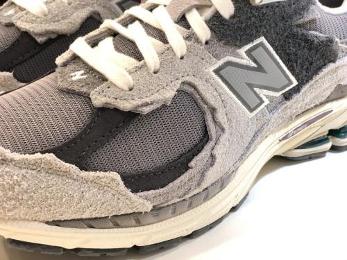ニューバランスの2002R