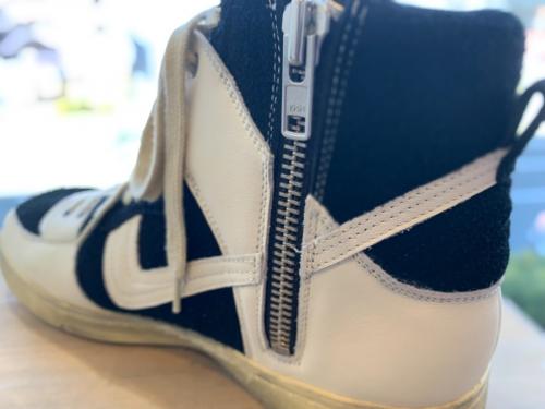 ハイカットスニーカー