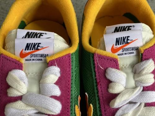 ナイキ×サカイのスニーカー