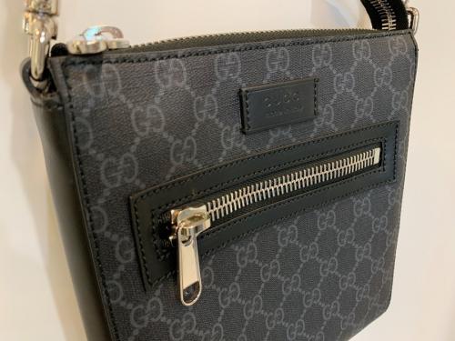 GGスプリームスモールメッセンジャーバッグのバック