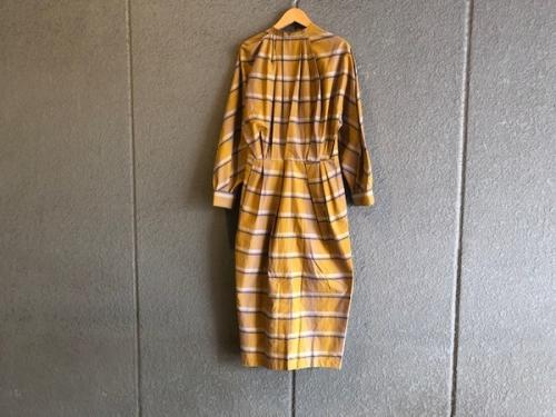 ヴィカ ガジンスカヤのプリーツネックワンピース