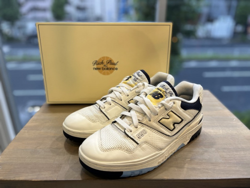 スニーカーのNEW BALANCE
