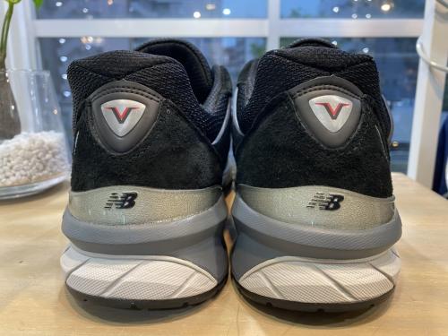 ニューバランスのM990BK5