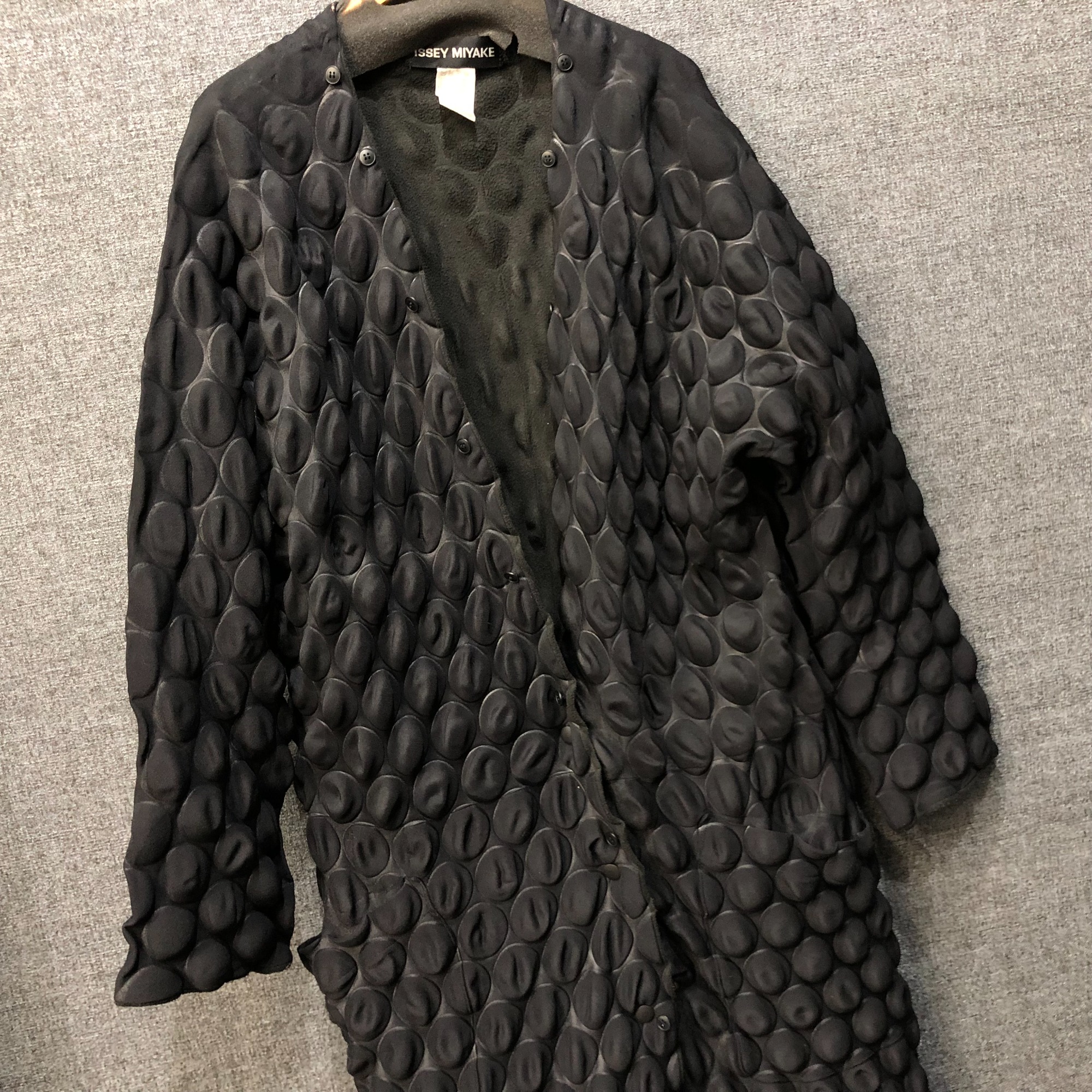 ISSEY MIYAKE/イッセイミヤケ”より00AWのアーカイブ、立体