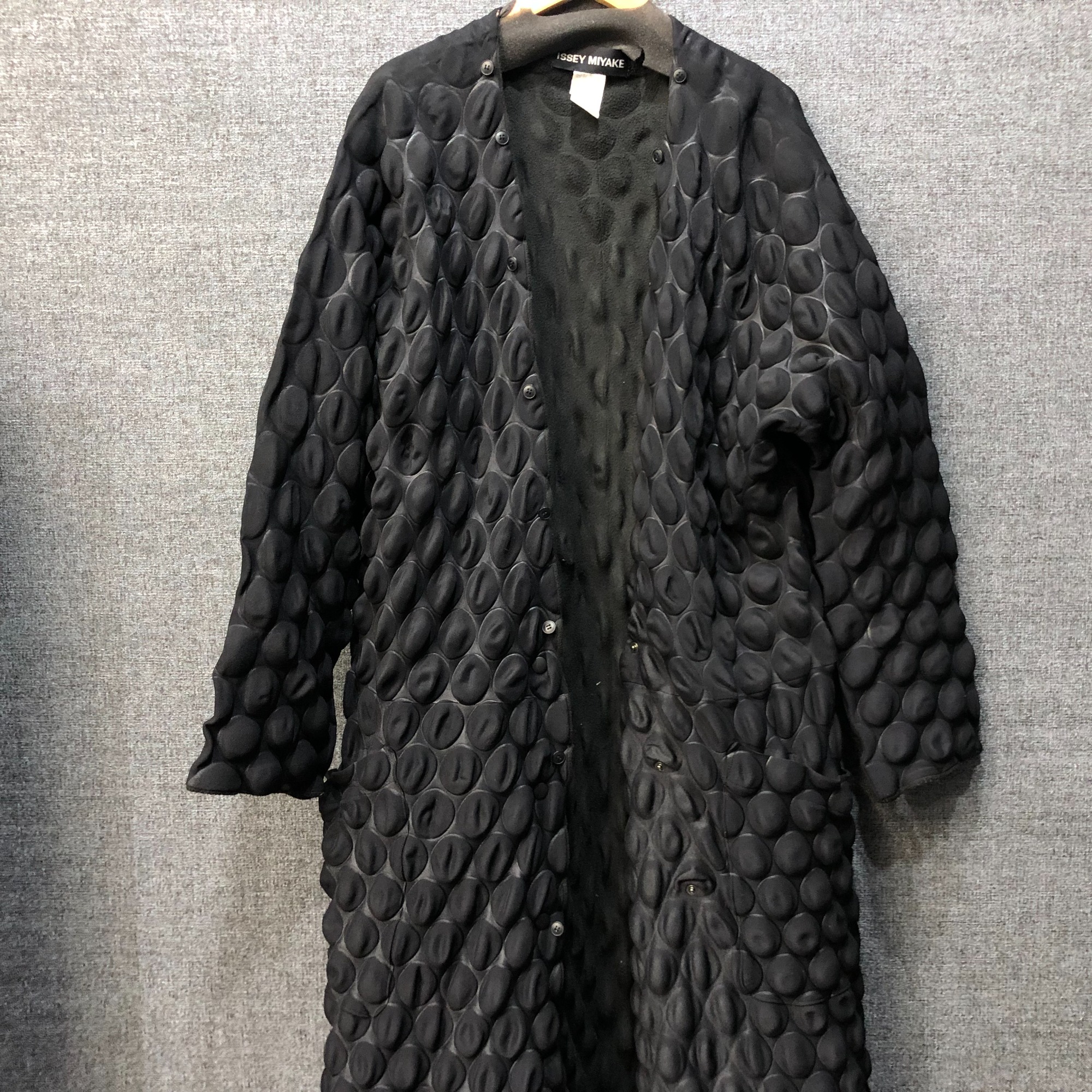 ISSEY MIYAKE/イッセイミヤケ”より00AWのアーカイブ、立体 ISSEY MIYAKE/イッセイミヤケ”より00AWのアーカイブ、立体