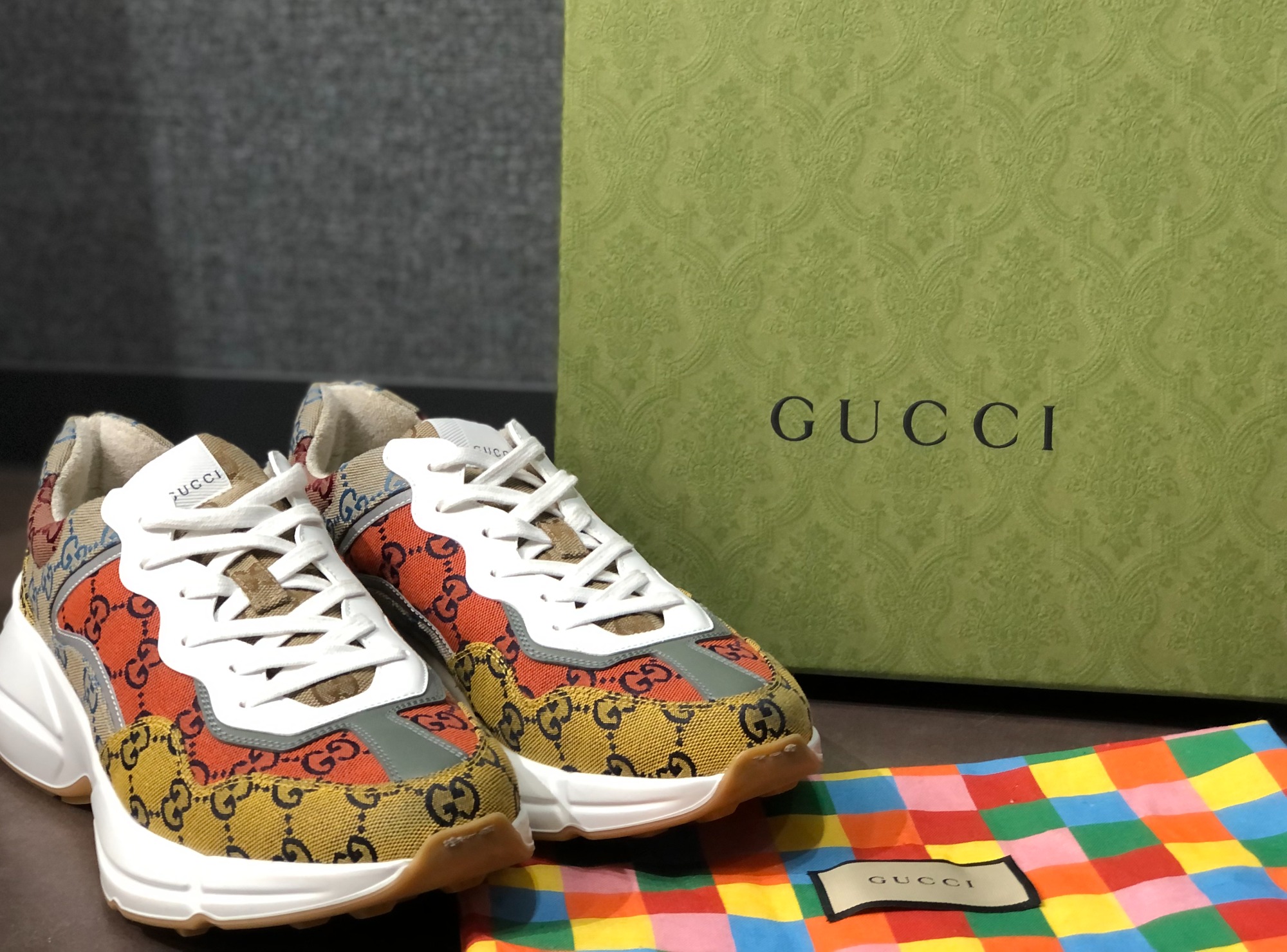 GUCCI グッチ ライトン スニーカー ネット販売済み GUCCI グッチ ライトン ロゴ レザー スニーカー ダッドスニーカー