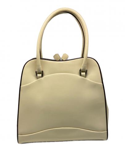 「ラグジュアリーブランドのPRADA 」