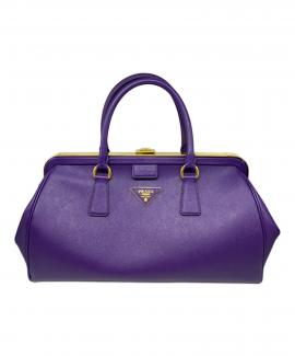 「ラグジュアリーブランドのPRADA 」