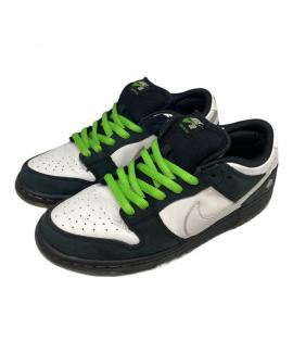 「スニーカーのNIKE × staple 」