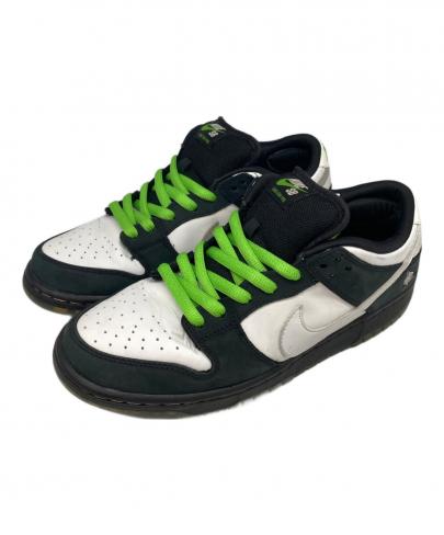 「スニーカーのNIKE × staple 」