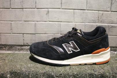 「本厚木のNEW BALANCE 」