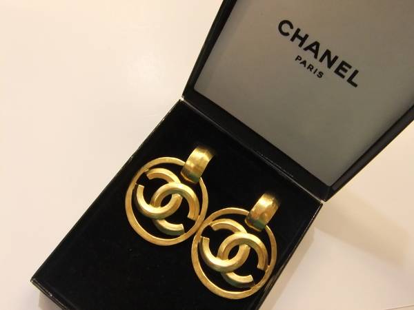 【大きめサイズで存在感アピール♪】CHANEL イヤリング 存在感＆高級感☆シャネルのイヤリングの入荷です♪[2015.02.20