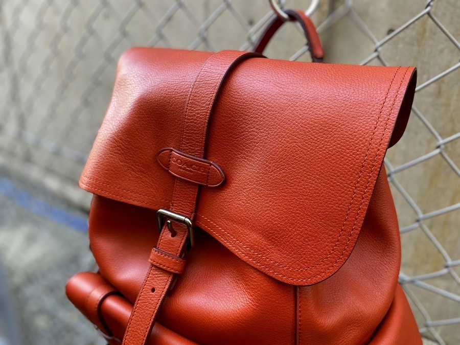 Coach 定価:102,600円 【送料込】直営店 レザーリュック オレンジ COACH/コーチ】レザーリュック入荷[2020.09.09発行]｜トレファク