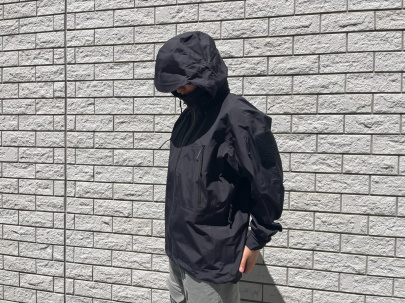 「アウトドアブランドのARC'TERYX LEAF 」