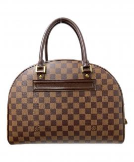 「ラグジュアリーブランドのLOUIS VUITTON 」