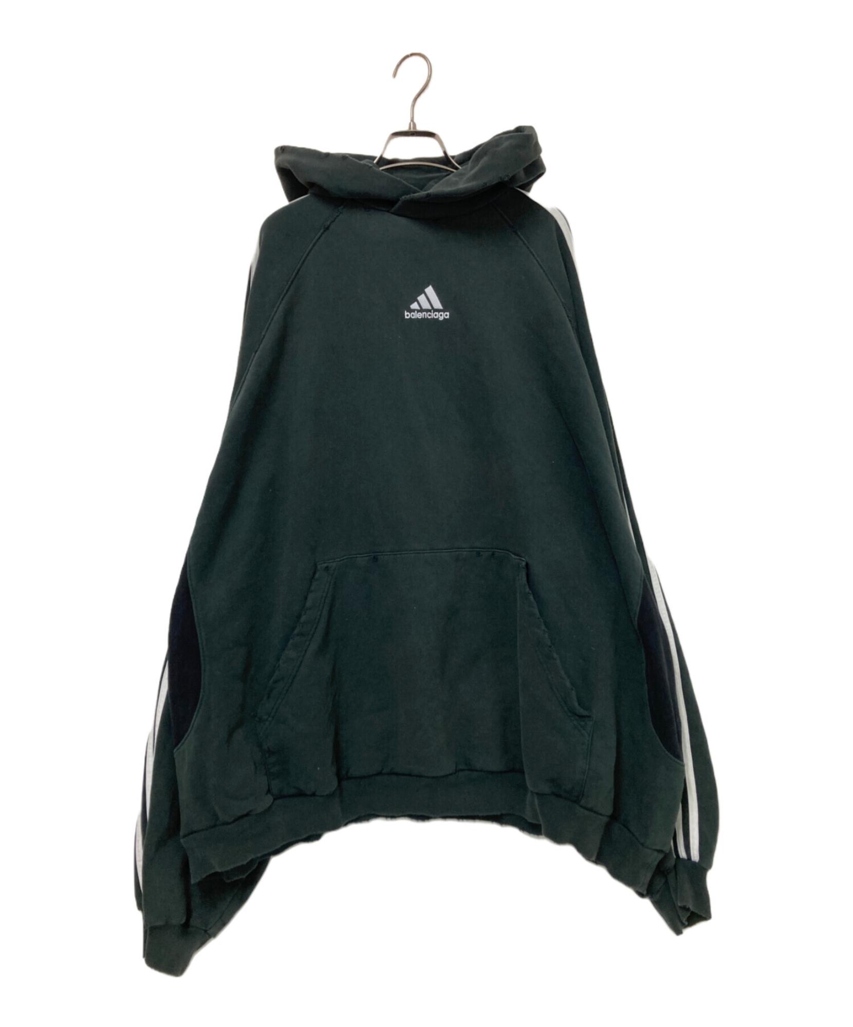 ストリートを席巻する話題のコラボBALENCIAGA × adidasから「Large Fit