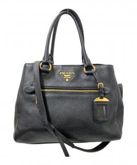 「ラグジュアリーブランドのPRADA 」