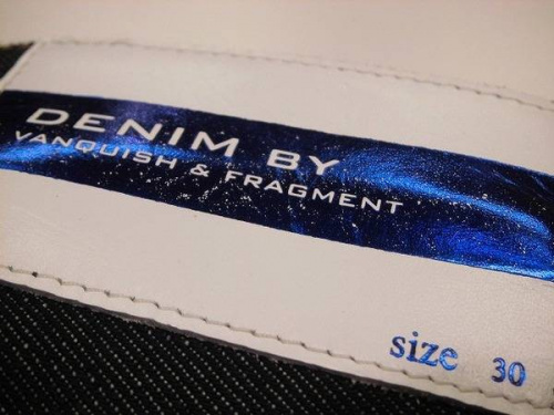 ヴァンキッシュのデニムパンツ