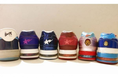 スニーカーのA BATHING APE