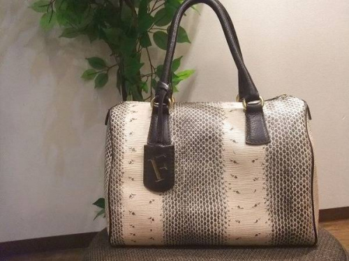 レディースのハンドバッグ
