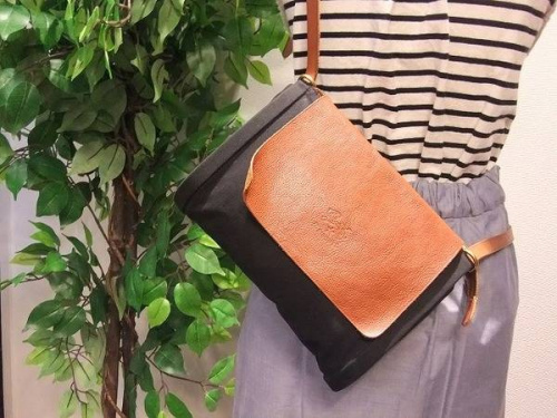 IL BISONTEのショルダーバッグ