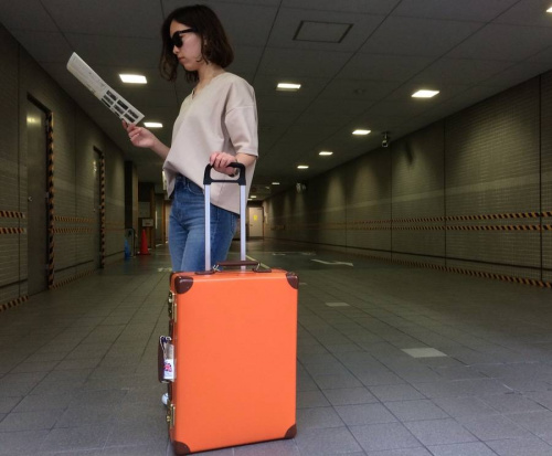 スーツケースの厚木