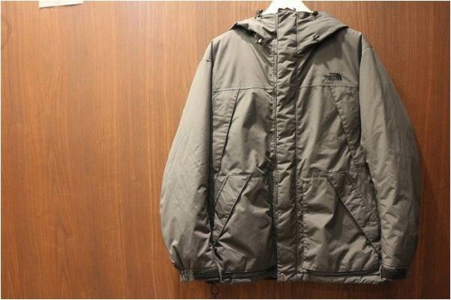 トップスのダウンジャケット