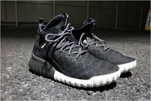 シューズ・バッグのスニーカー